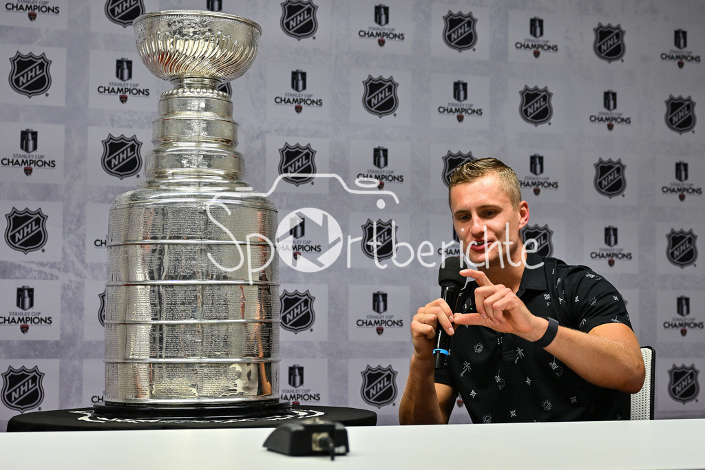 Cup Day | Nico Sturm präsentiert in Augsburg den Stanley Cup, den er bereits zum zweiten mal gewinnen konnte