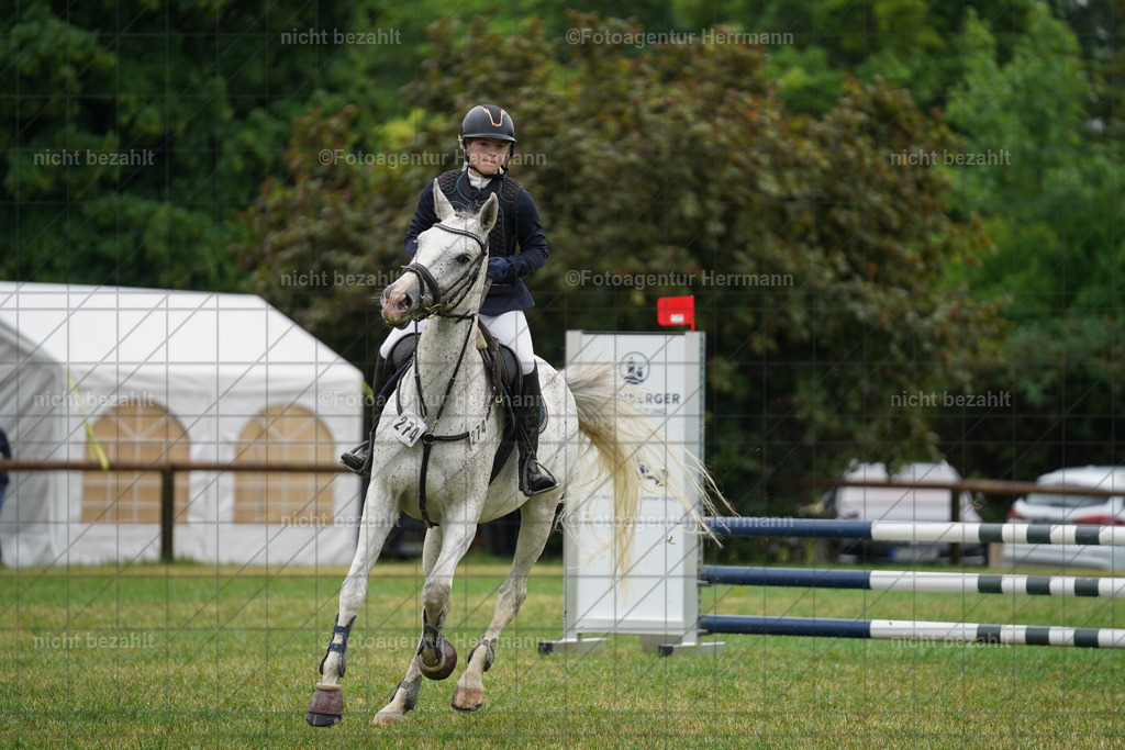 20230701-FAH00356 | Reitturnier Grafing, 2023, Grafing-Aiterndorf, Spribgturnier, Dressurturnier, Bilder, Qualifikation Nürnberger Burgpokal, Fotoagentur Herrmann, Turnierfotografen Bayern, Turnierbilder Bayern, Reitrsportfoto