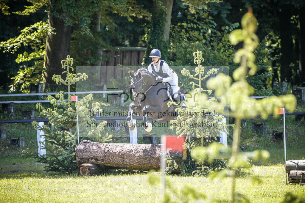 DOS_0161 | Entdecke hochwertige Reitturnierfotos von Foto Oger. Professionell, emotional und authentisch – jetzt Lieblingsmomente im Shop bestellen.Deutschlandweite Turnierfotografie. - Realisiert mit Pictrs.com
