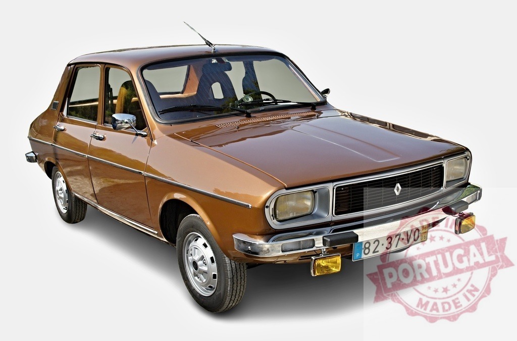 Renault 12 shining in a studio with white background | Studio shot of a brown Renault 12 from the seventies parked on a white background - Realized with Pictrs.com