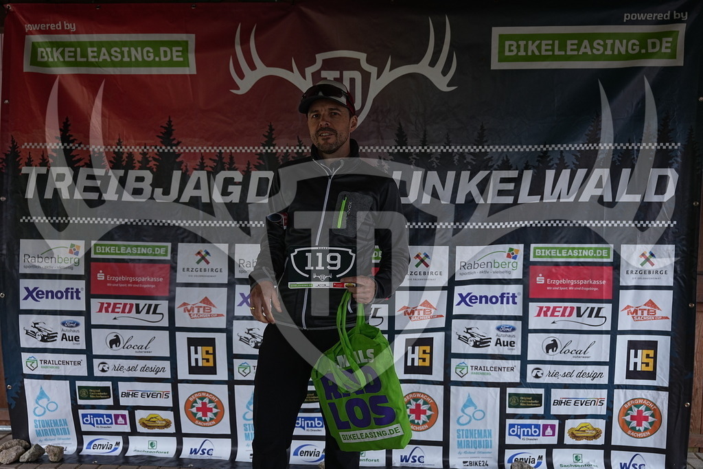 A1_09297 | Fotogalerie der Treibjagd im Dunkelwald - Dein MTB Etappenrennen im Erzgebirge - Realisiert mit Pictrs.com