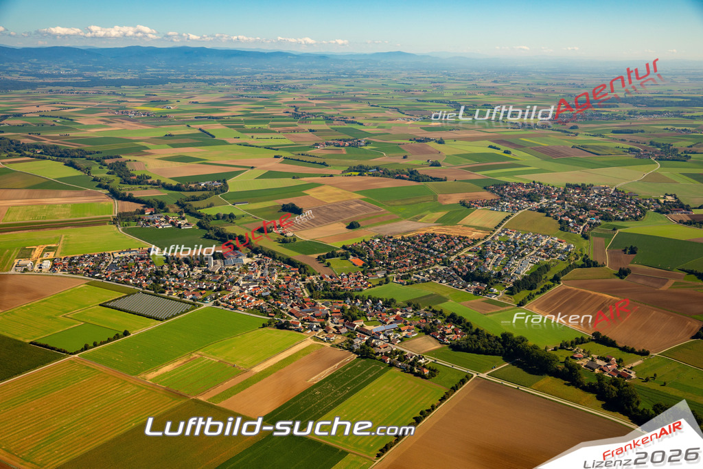 Das Luftbild zeigt :  Salching - Die Luftaufnahme wurde 2023 vom UL-Flugzeug aus erstellt ( keine Drohne ) - Hochauflösende Luftaufnahme - Für grossformatige Ausdrucke geeignet. Die Geschenkidee !Mit Lizenz und Bildrechte bestellbar