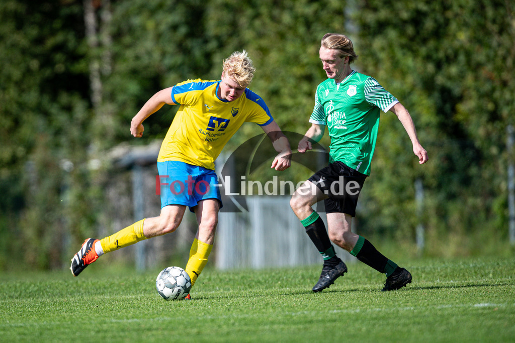 SC Böbing gegen TSV Altenstadt II | Fußball A-Klasse Herren Oberbayern Zugspitze Gruppe 8 7. Spieltag, SC Böbing gegen TSV Altenstadt II, 20240915,Daniel Probst (SC Böbing 5) am Ball,2024-09-15 in Böbing (Sportplatz Böbing), Daniel Probst (SC Böbing 5), Meiko Barlag (TSV Altenstadt II 3)Copyright: WolfgangxLindner www.foto-lindner.de / shop.foto-lindner.de