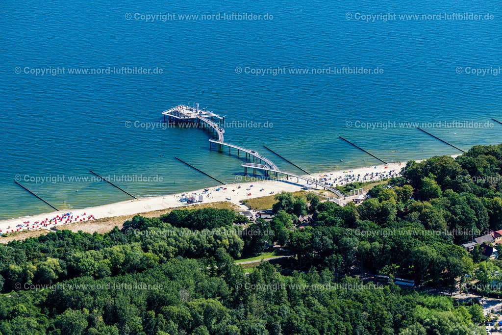 Koserow_Seebrücke_Usedom_ELS_4759100822 | KOSEROW 10.08.2022 Seebrücke an der Straße Seebrücke Koserow in Koserow auf der Insel Usedom im Bundesland Mecklenburg-Vorpommern, Deutschland. Weiterführende Informationen bei: Kurverwaltung Koserow. // Pier on the street Seebruecke Koserow in Koserow on the island of Usedom in the state Mecklenburg - Western Pomerania, Germany. Further information at: Kurverwaltung Koserow. Foto: Martin Elsen