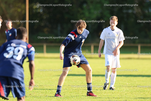 Fußball I Herren I Saison 2025-2026 I Kreisklasse A Süd-Ost I 6. Spieltag I SG Scharbeutz-Pönitz - VfL Bad Schwartau I 13.09.2025.095 | Clemens Emil Pal (25, SG Scharbeutz/Pönitz) - Realisiert mit Pictrs.com