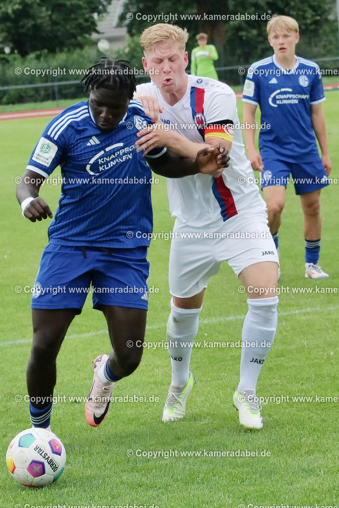 Fußball : Testspiel : SuS 09 Dinslaken - Schalke 04 U 19 am 25.07.2024 | Foto : Jochen Emde / www.kameradabei.de - Realisiert mit Pictrs.com