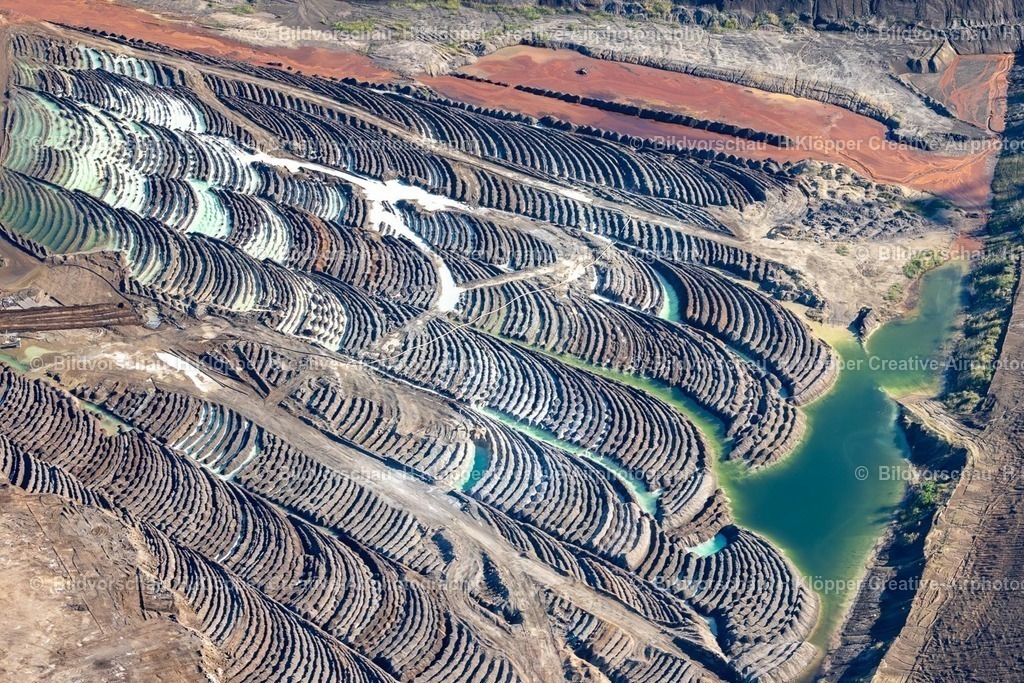 Lufbilder Bedburg-5789 | Schichten einer Bergbau- Abraumhalde " RWE Power AG " in Bedburg im Bundesland Nordrhein-Westfalen, Deutschland - Realisiert mit Pictrs.com