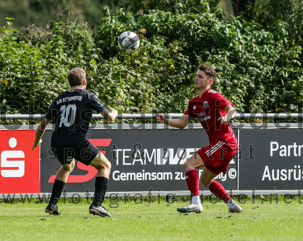 2023-09-17_006_DJK_Ottenhofen_gegen_FC_Finsing_II | Ottenhofen, Deutschland, 17.09.2023:
Fußball, Kreisklasse 2023 / 2024, 7. Spieltag, DJK Ottenhofen gegen FC Finsing II, Endergebnis: 3:0

Markus Morawietz (DJK Ottenhofen, #10), Andreas Ullmann (FC Forstern, #11)

Foto: Christian Riedel / fotografie-riedel.net