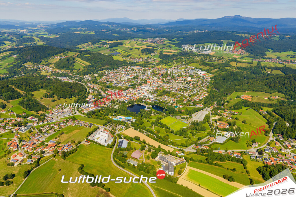 Luftaufnahme von Grafenau - Die Luftaufnahme wurde 2025 vom UL-Flugzeug heraus erstellt ( keine Drohne ) - Hochauflösende Luftaufnahme - für professionelle Ausdrucke geeignet. Die Geschenkidee !Mit Lizenz und Bildrechte bestellbar