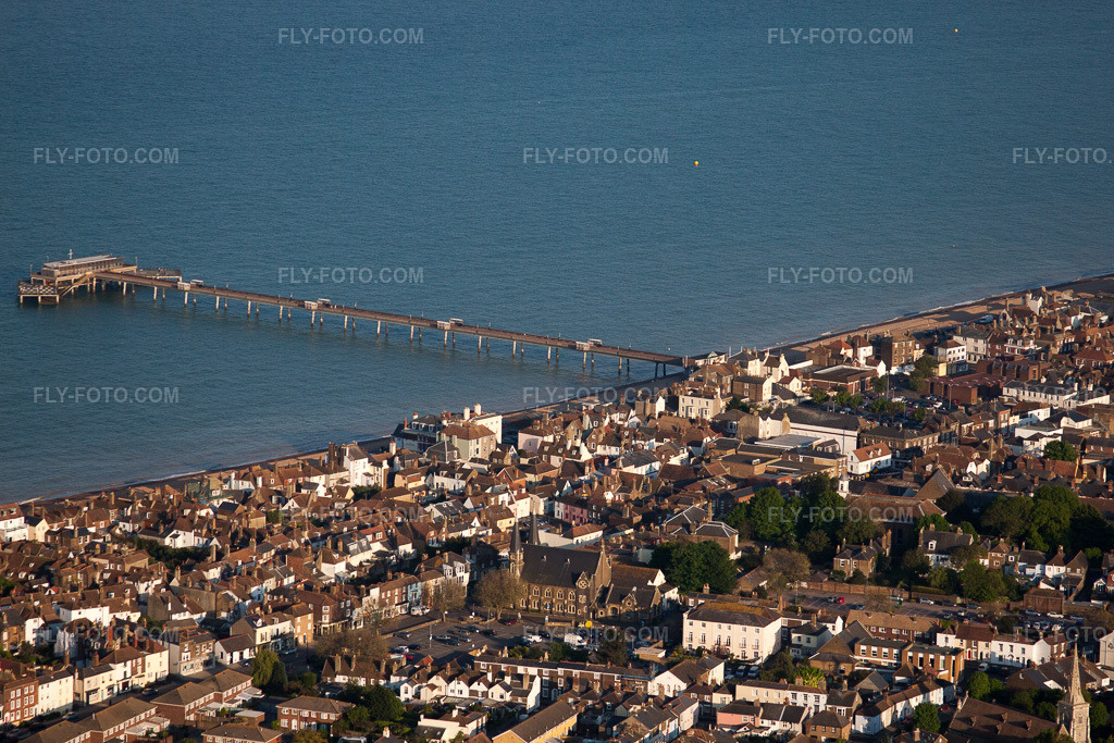 Aerial view: View of the town in Deal in the state England, Great Britain. – Photo: IMG_50733.jpg taken on 05/27/2012 by Werner Riehm/FLY-FOTO.com – Resolution of the original: 4752 x 3168 px
