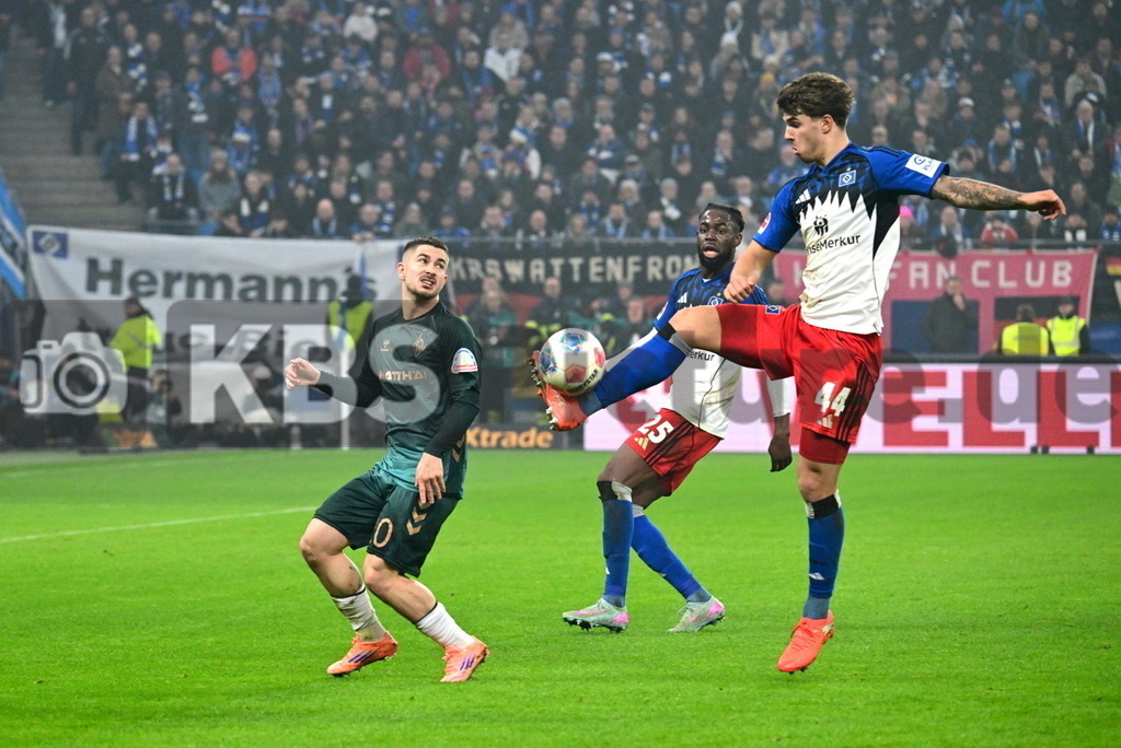 KBS Picture_HSV-WerderBremen_007 | v.l. Schmid Romano (Werder Bremen) , Vuskovic Luka (HSV) ,Sportplatz :  Volksparkstadion, - Realisiert mit Pictrs.com