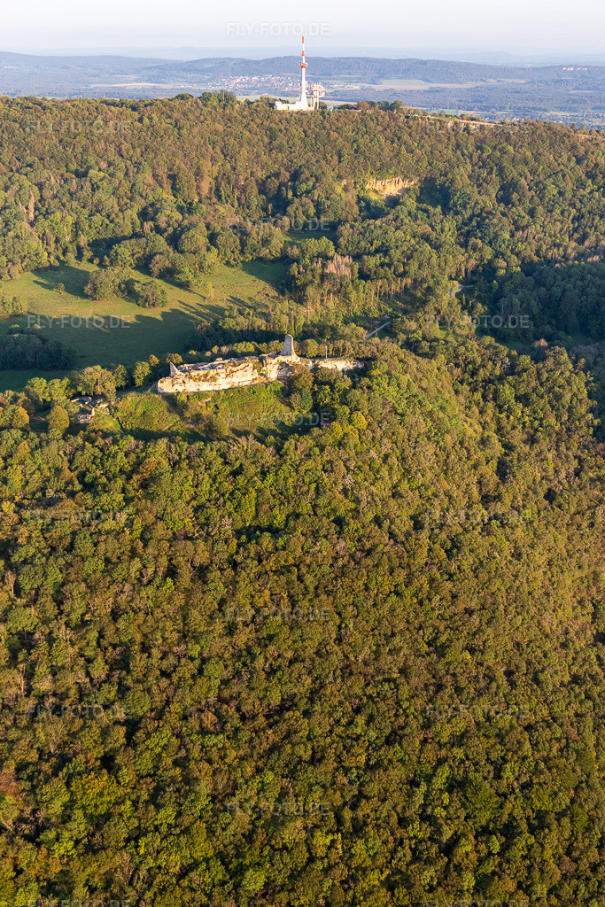 Luftbild: Château fort en ruine de Montfaucon in Montfaucon im Bundesland Doubs in Frankreich. Foto: IMG_129651.jpg vom 23.09.2021 durch Werner Riehm/FLY-FOTO.de