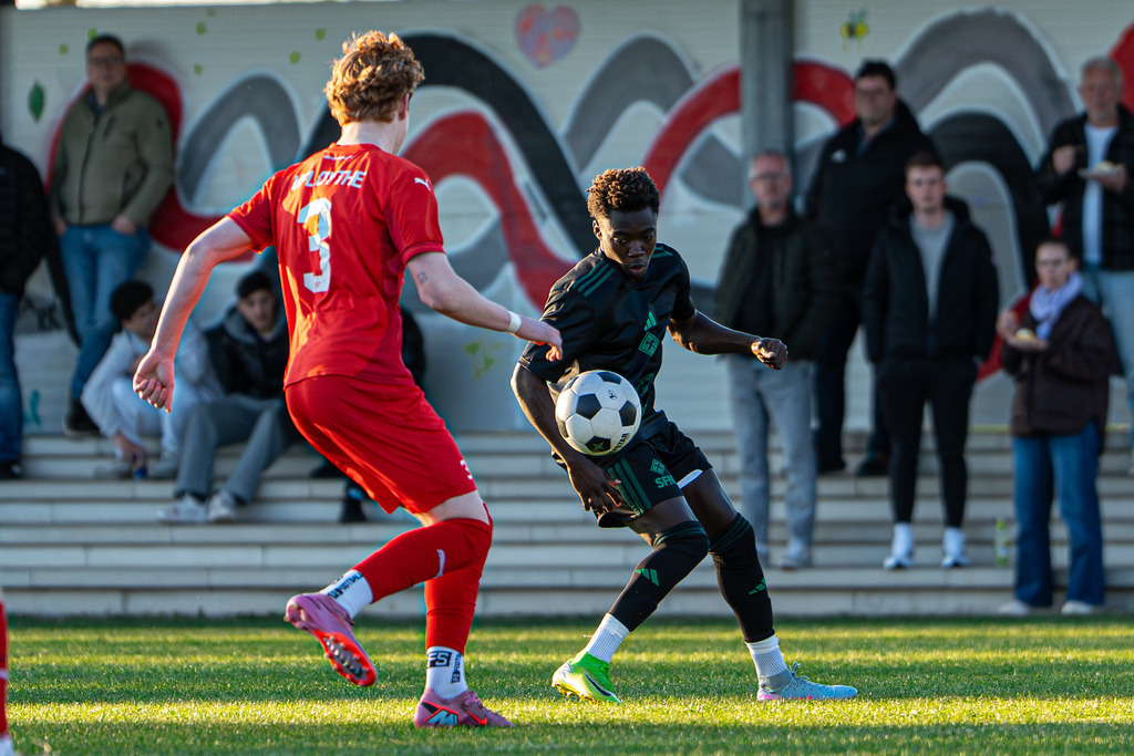 Fußball I A-Junioren I Saison 2025-2026 I VFL Oythe - SFN Vechta I 07537 | jns.sportfotos - Realisiert mit Pictrs.com