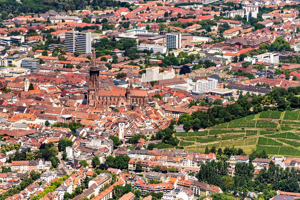 dr__dsc4289.jpg | FREIBURG IM BREISGAU 20.06.2018 Altstadtbereich und Innenstadtzentrum in Freiburg im Breisgau im Bundesland Baden-Württemberg, Deutschland. // Old Town area and city center in Freiburg im Breisgau in the state Baden-Wurttemberg, Germany. Foto: Daniel Reiter