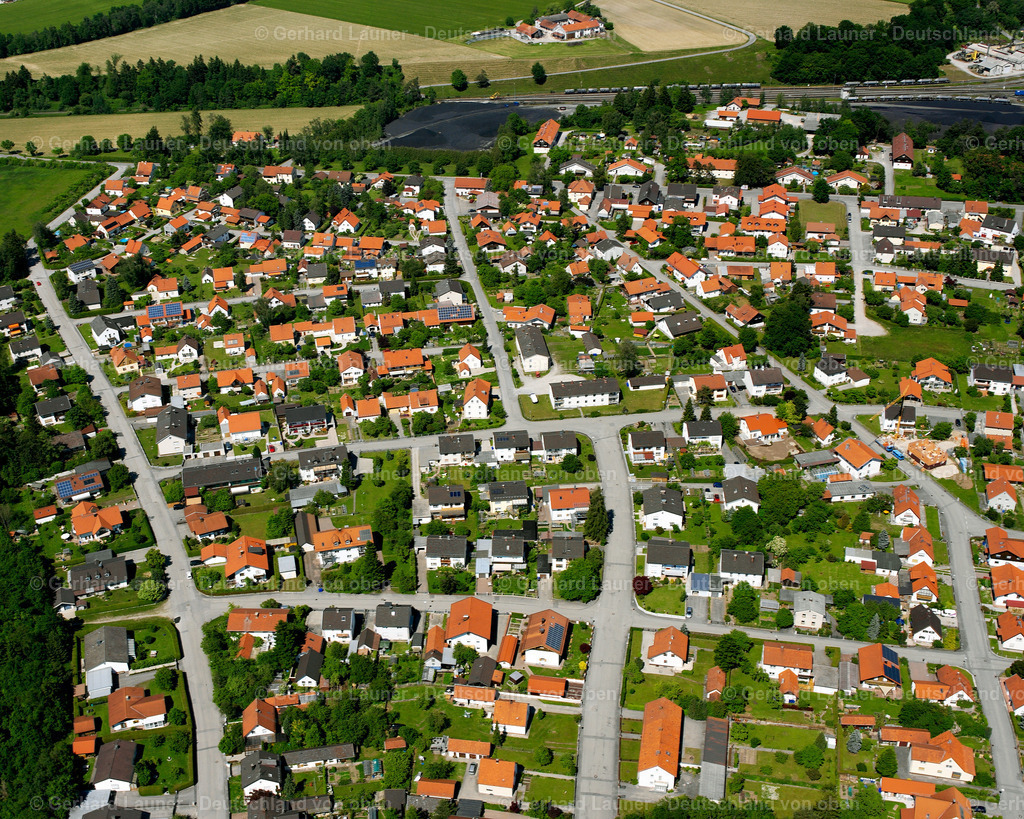 2600838 | HART A.D.ALZ 09.06.2006 Wohngebiet einer Einfamilienhaus- Siedlung  in Hart a.d.Alz im Bundesland Bayern, Deutschland // Single-family residential area of settlement  in Hart a.d.Alz in the state Bavaria, Germany Foto: Gerhard Launer