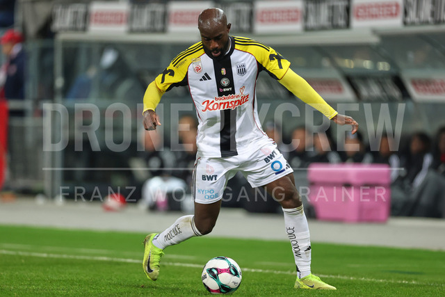 Austrian Bundesliga: Grazer AK 1902 vs LASK | GRAZ, AUSTRIA, 13.DEC.25 - SOCCER - ADMIRAL Bundesliga, Grazer AK 1902 vs LASK. The image shows Samuel Adeniran (Lask).