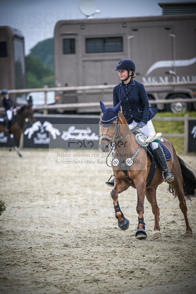 DOS_0178 | Entdecke hochwertige Reitturnierfotos von Foto Oger. Professionell, emotional und authentisch – jetzt Lieblingsmomente im Shop bestellen.Deutschlandweite Turnierfotografie. - Realisiert mit Pictrs.com