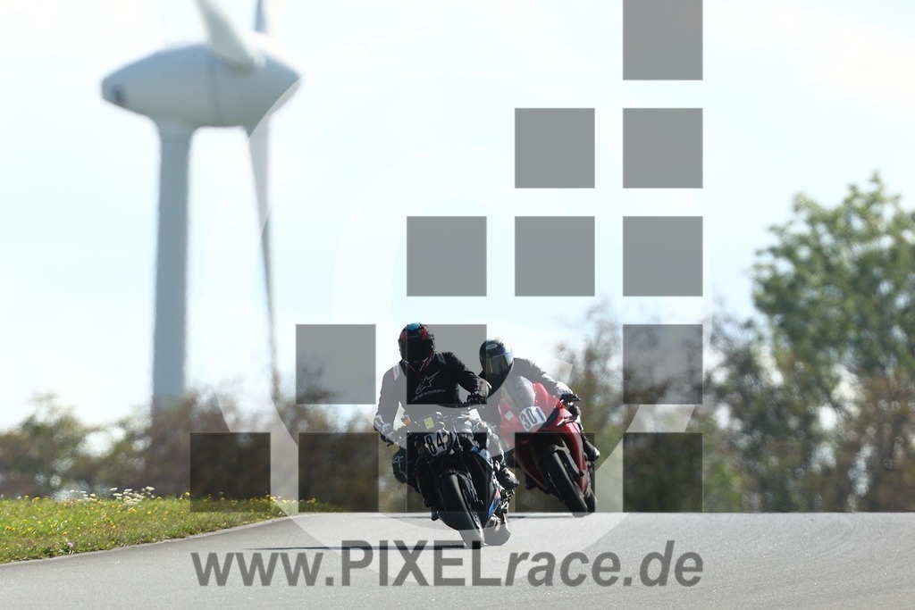 0301-20260908_04531 | Schöne Erinnerungen an spannende Momente - das festzuhalten ist unser Job. PIXELrace.de ist seit 2003 auf den Rennstrecken Europas unterwegs um die Action draußen beim Fahren und die wunderbare Stimmung imm Fahrerlager für euch einzufangen.