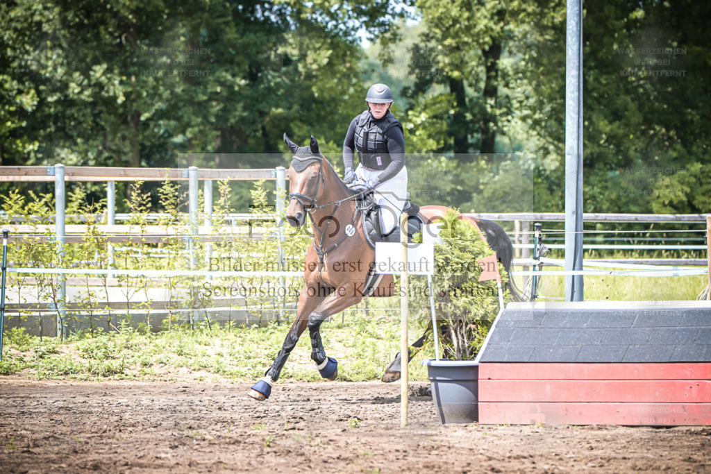 DOS_3421 | Entdecke hochwertige Reitturnierfotos von Foto Oger. Professionell, emotional und authentisch – jetzt Lieblingsmomente im Shop bestellen. - Realisiert mit Pictrs.com