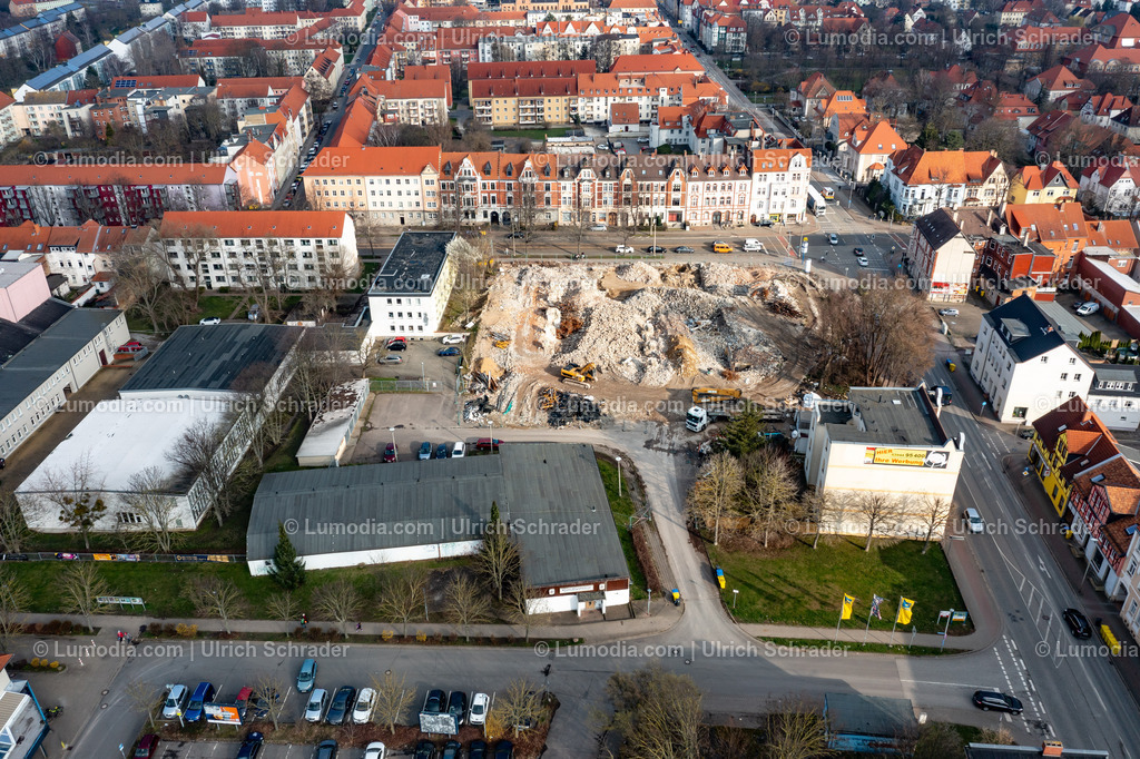 10049-51907 - Abriss Klubhaus Halberstadt | Stockfoto und Bilderpool mit Bildmaterial aus Deutschland, dem Harz, Halberstadt, Quedlinburg, Wernigerode und weltweit. Qualitativ hochwertige und professionelle Fotos anschauen und kaufen. - Realisiert mit Pictrs.com