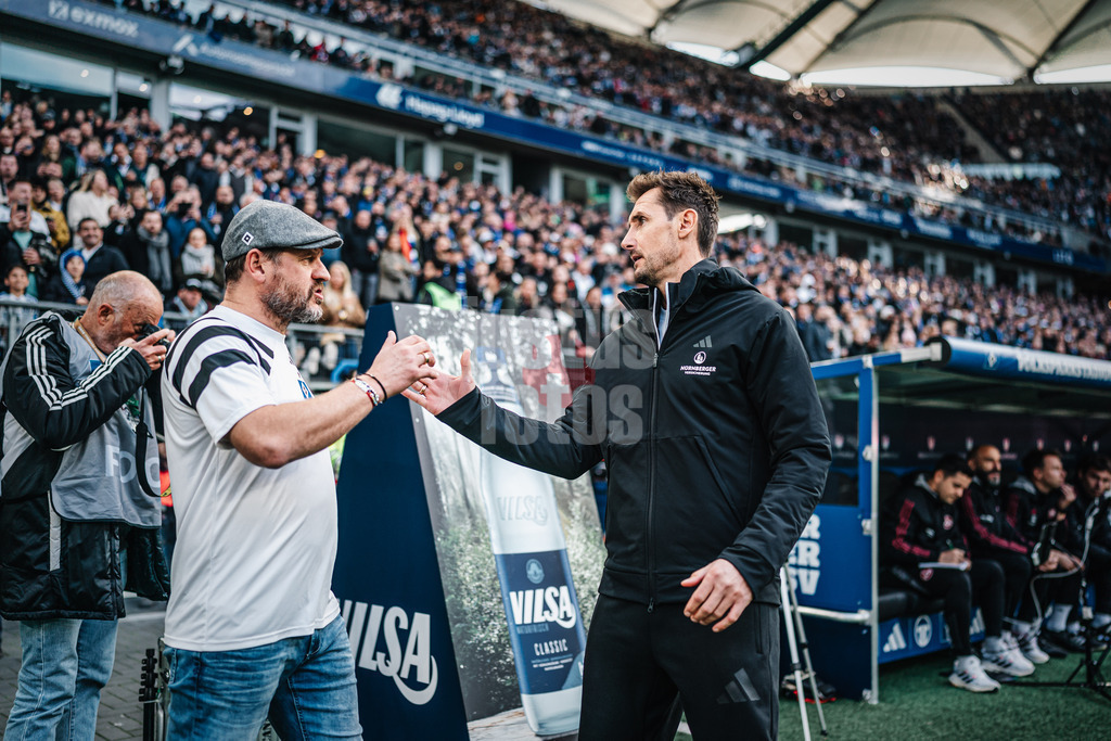 Fußball | Männer | Saison 2024/2025 | 2. Fußball-Bundesliga | 11. Spieltag | Hamburger SV vs. 1. FC Nürnberg | 03.11.2024 | v.l. Trainer Steffen Baumgart (HSV) und Trainer Miroslav Klose (1. FC Nürnberg) Handshake vor dem Spiel