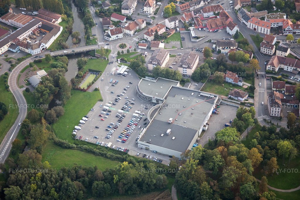 Aerial view: View of the town in Oberhoffen-sur-Moder in the state Bas-Rhin, France.Photo: IMG_074300.jpg taken on 10/04/2014 by Werner Riehm/FLY-FOTO.comResolution of the original: 5472 x 3648 px
