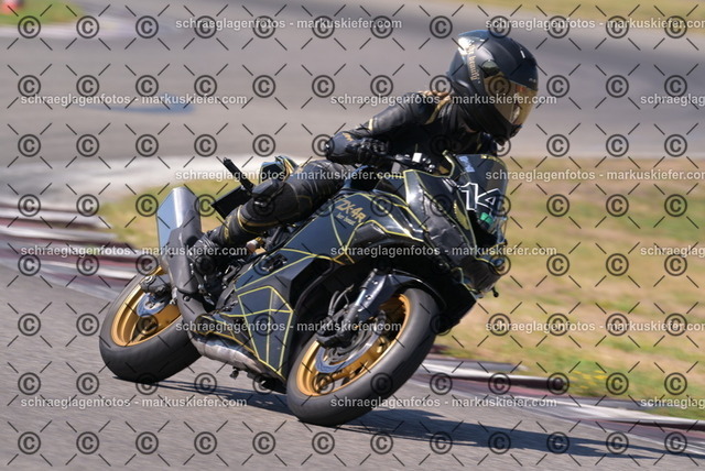 26bt05-0607 | markuskiefer.com - Realisiert mit Pictrs.com