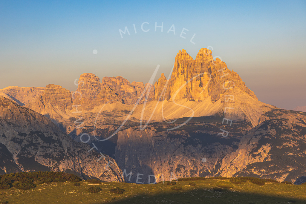 2022-07-19 Dolomiten Plaetzwiese Strudelkopf - 042 | Die 3 Zinnen - vom Studelkopf auf gesehen - Realisiert mit Pictrs.com