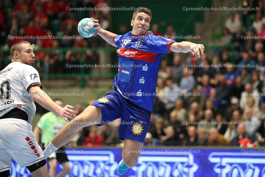 WupHBL12022301057 | 12.12.2023, Wuppertal, Handball, Uni-Halle, Liqui Moly Bundesliga, 19. Spieltag Saison 2022 2023, Bergischer HC - MT Melsungen:  Frederik Ladefoged von Bergischer HC