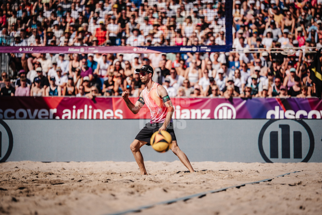 Beachvolleyball | Männer | Deutsche Meisterschaften 2025 Timmendorfer Strand | 07.09.2025 | Clemens Wickler jubelt und ballt die Faust