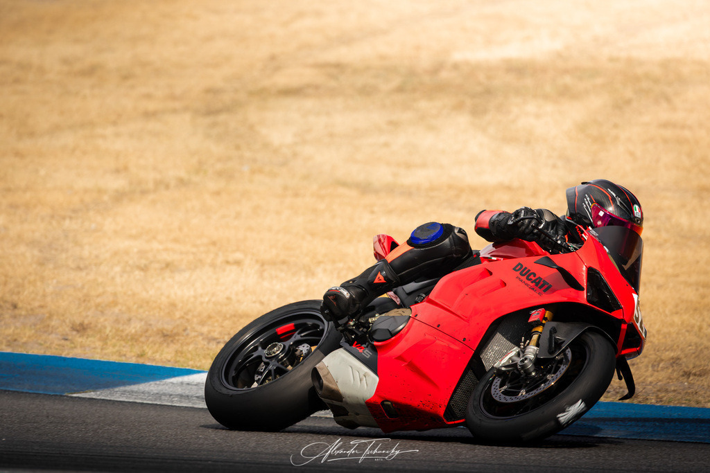 Ducati Trackday Hockenheimring 2026 | Entdecken Sie die faszinierende Welt von Alexander Tschuncky Arts: Kreative Fotografie, atemberaubende Automobilkunst und hochwertiger Bilderdruck. Lassen Sie sich inspirieren! - Realisiert mit Pictrs.com