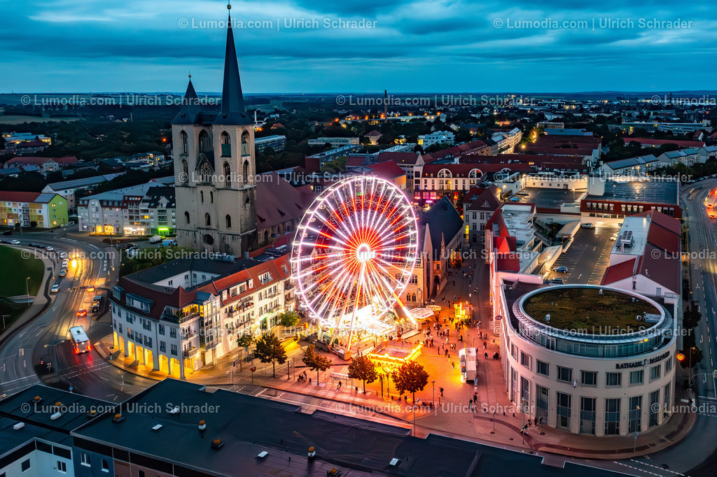 10049-51682 - Halberstadt - Stadtzentrum - 25 Jahre Rathauspassage | Stockfoto und Bilderpool mit Bildmaterial aus Deutschland, dem Harz, Halberstadt, Quedlinburg, Wernigerode und weltweit. Qualitativ hochwertige und professionelle Fotos anschauen und kaufen. - Realisiert mit Pictrs.com