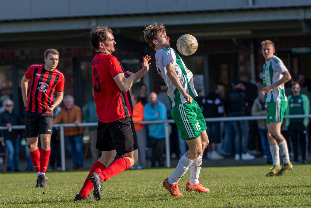 Fußball I Herren I Saison 2025-2026 I Bezirksliga Weser-Ems 4 I 24. Spieltag I TuS Lutten - TuS Frisia Goldenstedt I 13690 | jns.sportfotos - Realisiert mit Pictrs.com