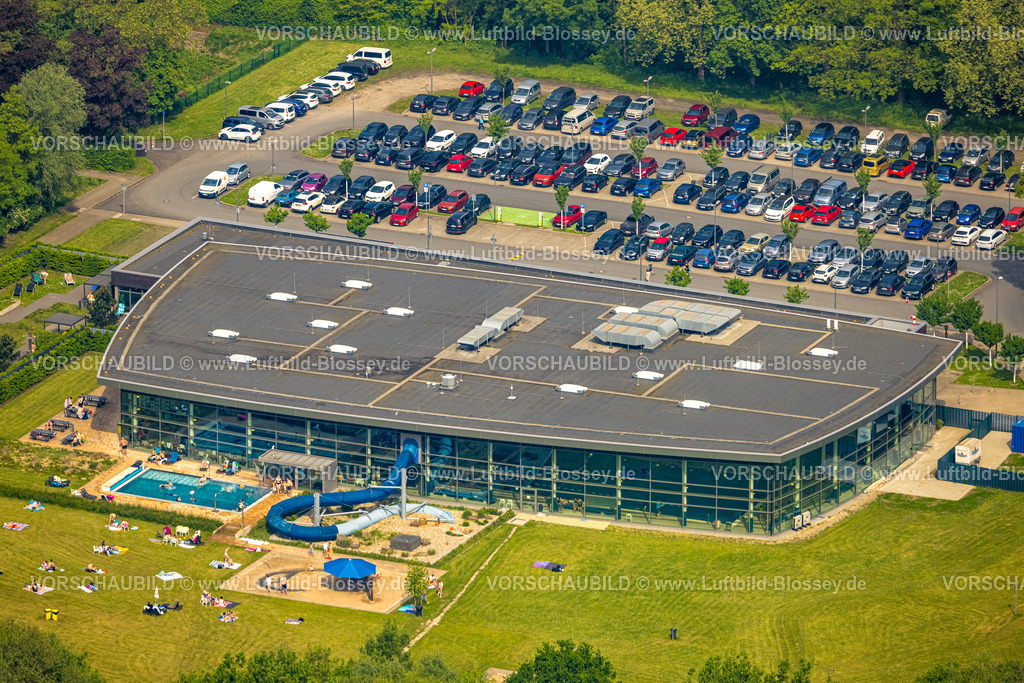 Herne240500501 | Luftbild, Wananas Sportbad und Erlebnisbad, Schwimmbad Freibad mit Wasserrutsche und Liegewiese, Kinderspielplatz mit Sonnenschirm, Baukau-West, Herne, Ruhrgebiet, Nordrhein-Westfalen, Deutschland