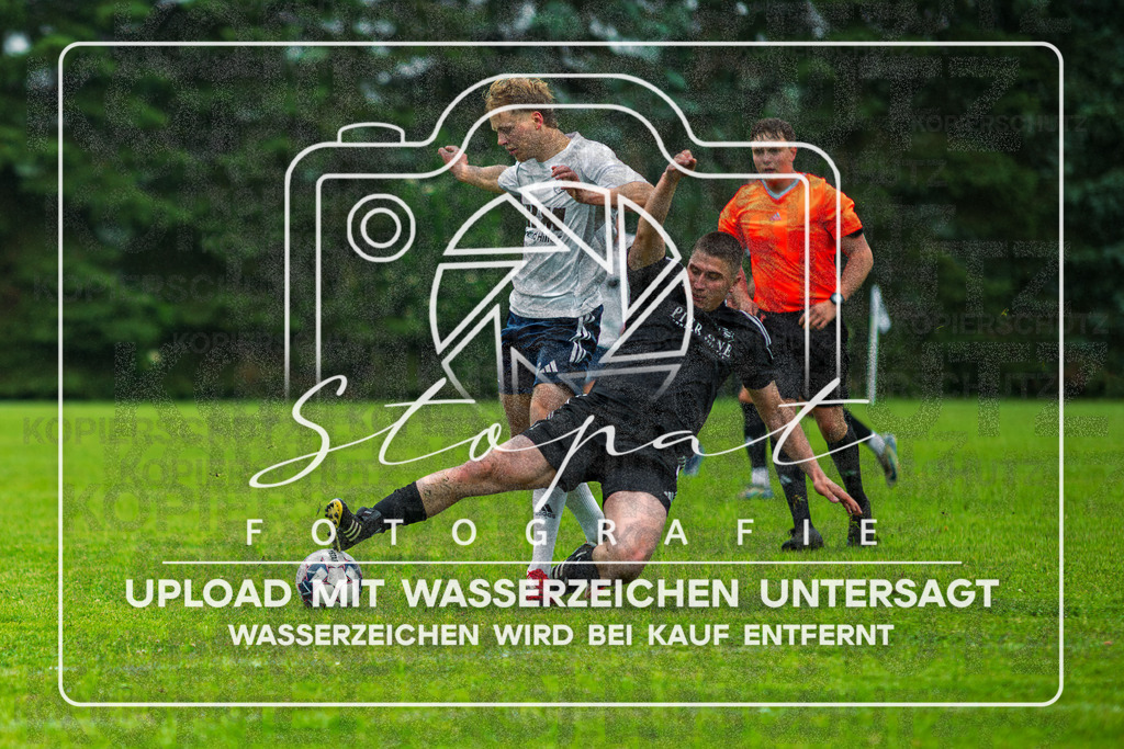 Final Kreispokal HK - Germania Walsrode vs. TSV Wietzendorf | Oskar Maxim Lenz (Germania Walsrode #21), Florian Hoppe (TSV Wietzendorf #2); Finale Kreispokal HK - Germania Walsrode vs. TSV Wietzendorf am 07.06.2026 in Sportplatz Alter Schulweg, Schülern - Realisiert mit Pictrs.com
