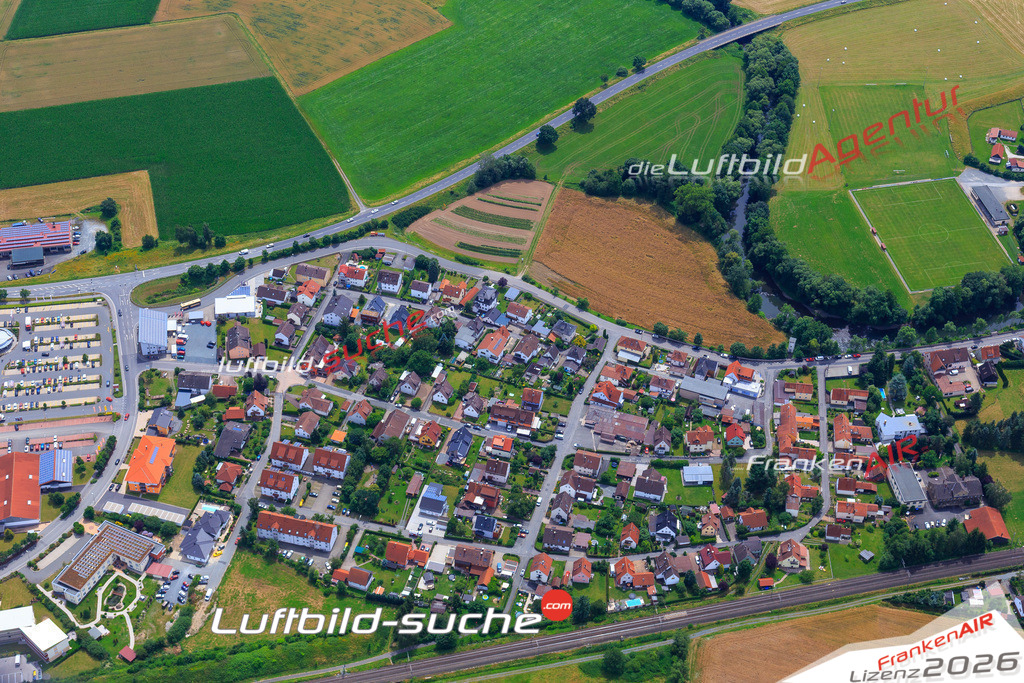 Die Luftaufnahme Oberlangenstadt - Küps wurde vom UL-Flugzeug (keine Drohne) aus fotografiert.Hohe Druck- Auflösung-die Geschenkidee!