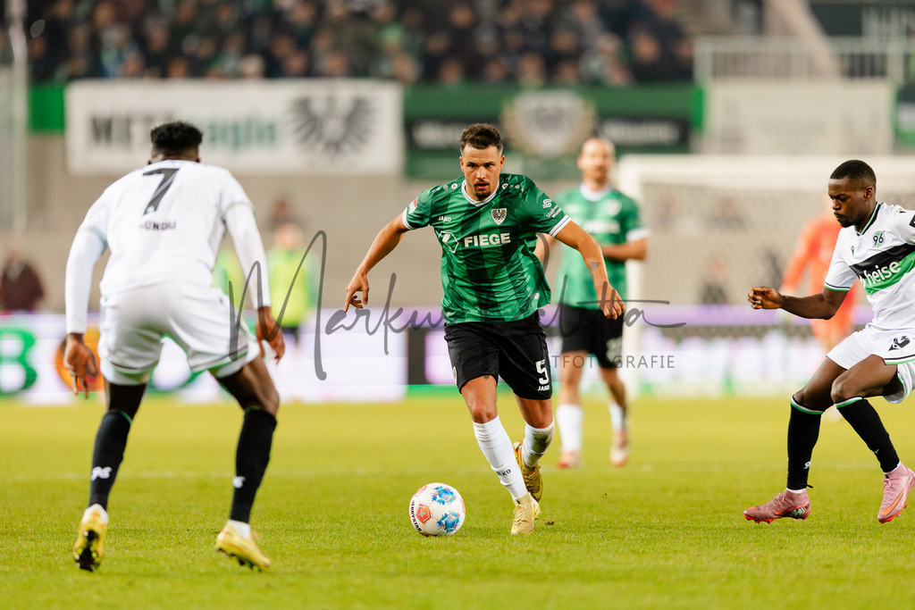 2. Bundesliga, Saison 2025/26, 15. Spieltag: SC Preußen Münster - Hannover 96 | Münster, 05.12.2025: 2. Bundesliga, 15. Spieltag, SC Preußen Münster gegen Hannover 96 im LVM-Preußenstadion in Münster. Foto: sportfotografie.ms | Markus Paletta - Realisiert mit Pictrs.com