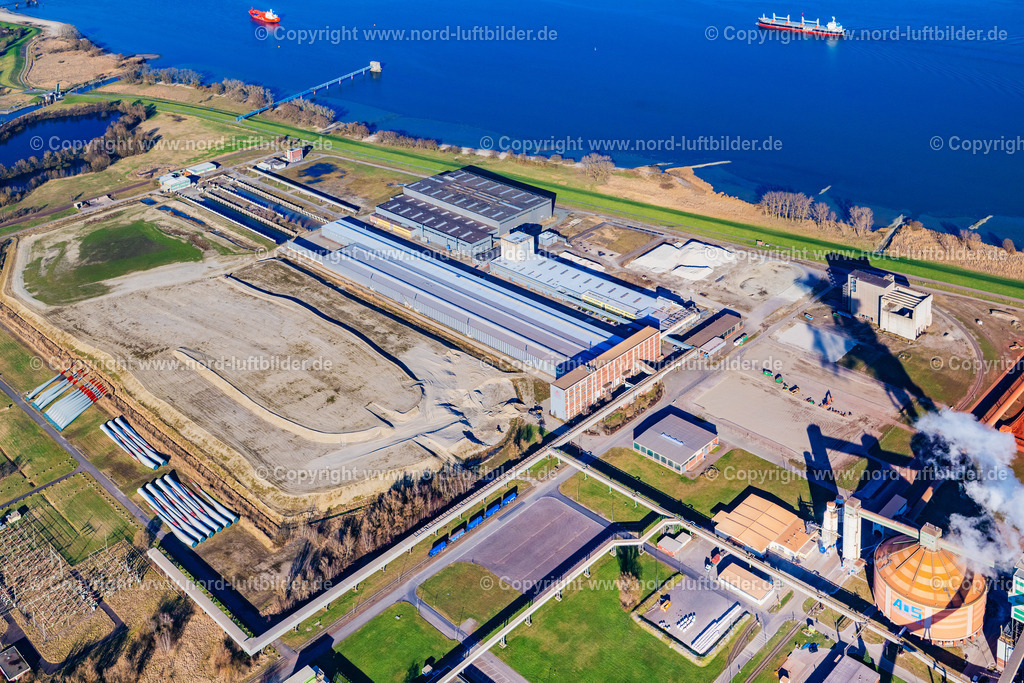 Stade_Bützfleth_Müllverbrennungsanlage_Ruine_ELS_5970180225 | STADE 18.02.2025 Baustelle mit Erschließungs - und Erdaufschüttungs- Arbeiten " Areva " an der Johann-Rathje-Köser-Straße in Stade im Bundesland Niedersachsen, Deutschland. // Construction site with development works and embankments works " Areva " on street Johann-Rathje-Koeser-Strasse in Stade in the state Lower Saxony, Germany. Foto: Martin Elsen