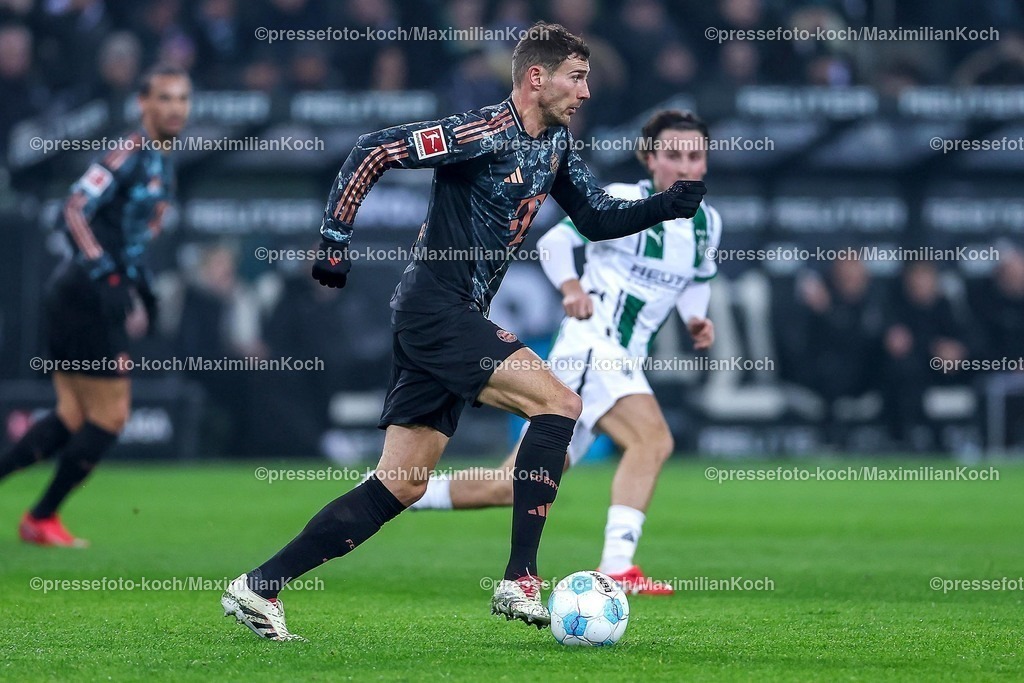 BMG11012502174 | 11.01.2025, Fußball, Borussia Mönchengladbach - FC Bayern München, 1. Fußball Bundesliga, Borussia-Park, Saison 2024 2025: Leon Goretzka (Bayern #8)DFB regulations prohibit any use of photographs as image sequences and or quasi-video.