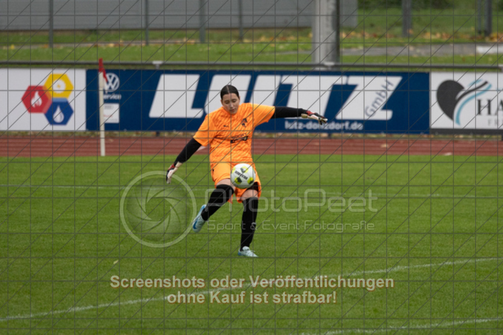 20251004_160702_0126 | #,1.FC Donzdorf (rot) vs. ASV Spartania Eislingen (blau), Fussball, B-Juniorinnen-Verbandsstaffel Nord, wfv, 03. Spieltag, Saison 2025/2026, Rasenplatz, Lautertal Stadion, Süßener Straße 16, 73072 Donzdorf, 04.10.2025 - 16:00 Uhr,Foto: PhotoPeet-Sportfotografie/Peter Harich