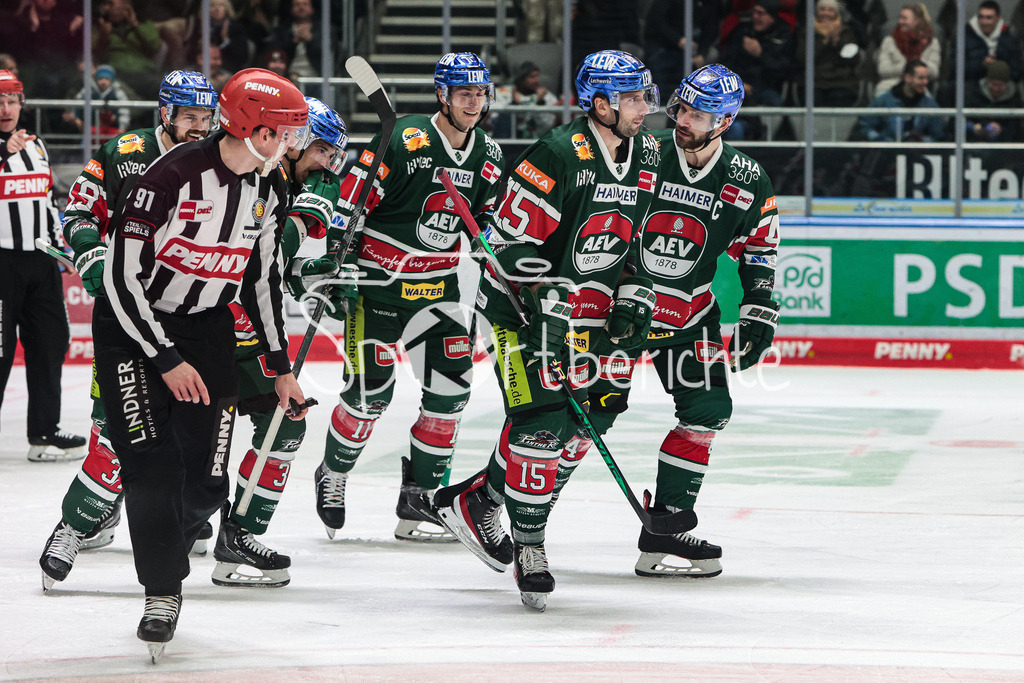 Augsburger Panther - ERC Ingolstadt | Jubel der Panther nach dem Ausgleich zum 3-3 durch Blaz GREGORC (AEV#15)