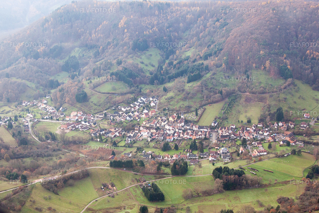 Luftbild: Dorfansicht in Dernbach im Bundesland Rheinland-Pfalz in Deutschland. Foto: IMG_61257.jpg vom 30.11.2013 durch Werner Riehm/FLY-FOTO.de