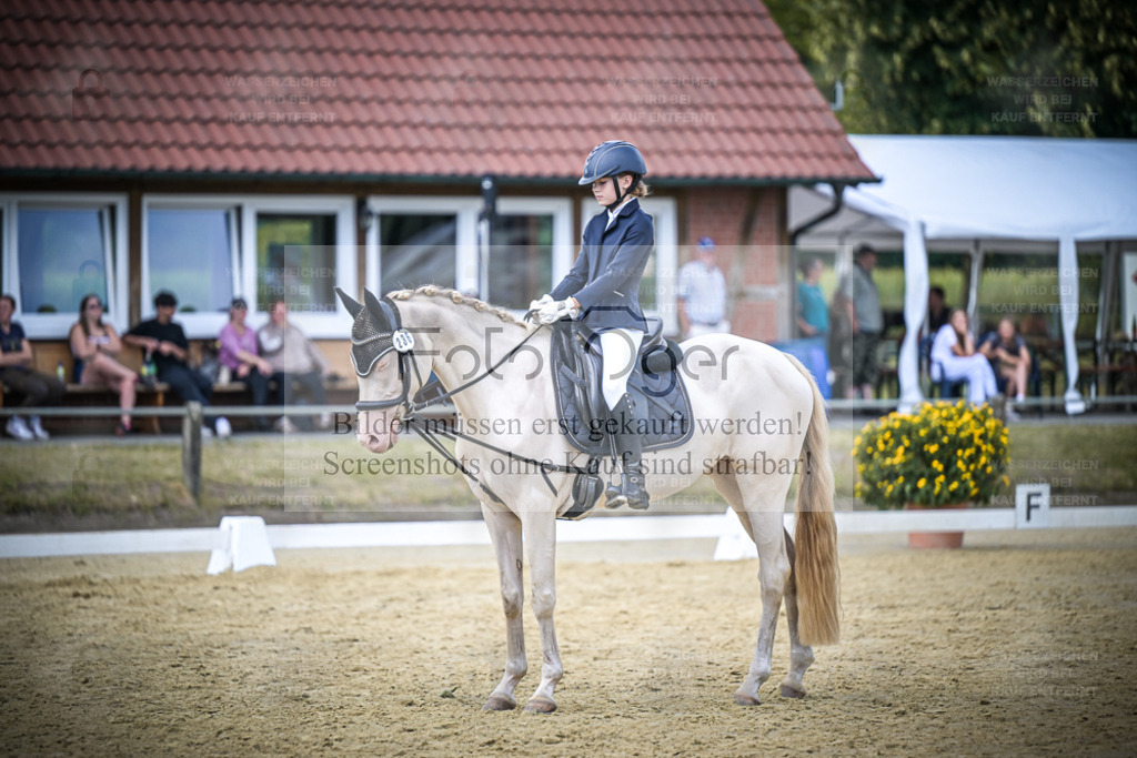 DOS_8798 | Entdecke hochwertige Reitturnierfotos von Foto Oger. Professionell, emotional und authentisch – jetzt Lieblingsmomente im Shop bestellen. - Realisiert mit Pictrs.com