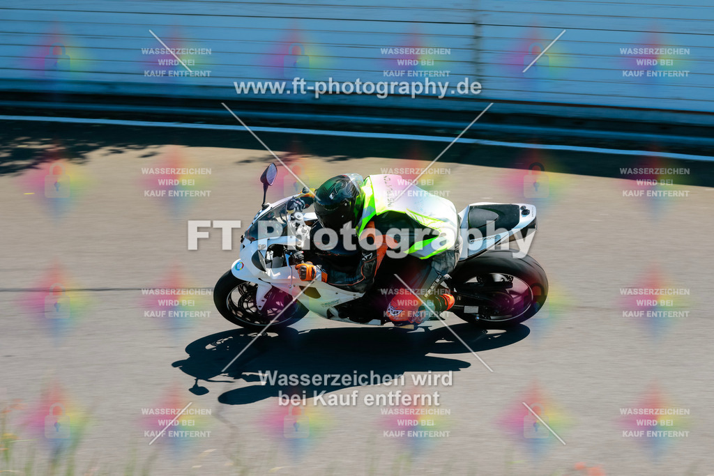 Moto-TeamOBK-22168 | Hier findet Ihr Bilder von Touristenfahrten auf der Nürburgring Nordschleife oder von anderen Veranstaltungen die ich besucht habe. Viel Spass beim Durch Schauen 