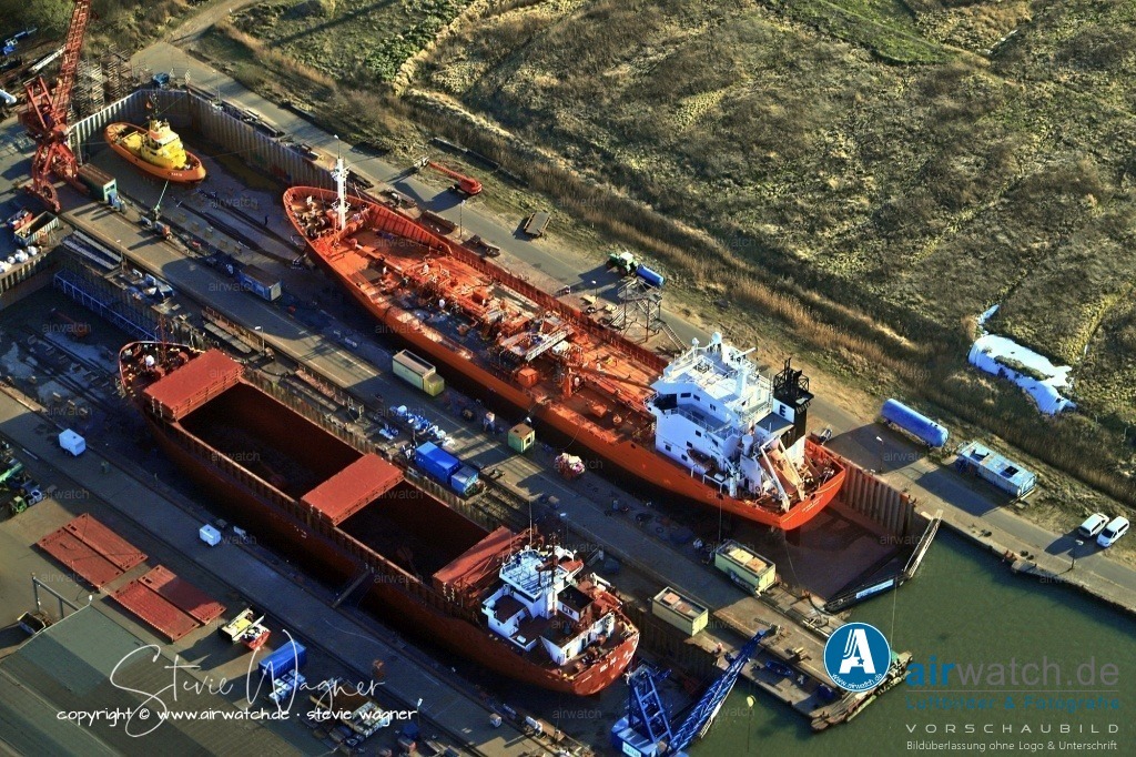 HDR - Husumer Dock und Reparatur GmbH & Co. KG | Entdecken Sie atemberaubende Luftbilder und Fotografien auf airwatch.de - Tauchen Sie ein in eine Welt voller faszinierender Aufnahmen aus der Vogelperspektive.