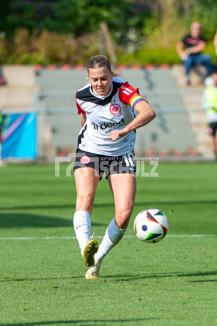 20240915NSZ_6209 | Schuß Laura Freigang (Eintracht Frankfurt,No.10)DEU, Leverkusen, 15.09.2024 Fußball, Google Pixel Frauen-Bundesliga, Saison 2024/2025, Bayer 04 Leverkusen - Eintracht Frankfurt - Realisiert mit Pictrs.com