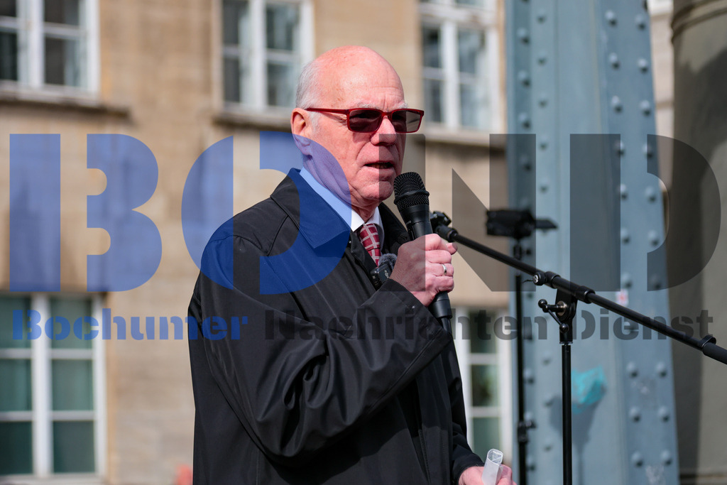 Brandmauer 2024 vor dem Rathaus der Stadt Bochum {date} -  | {headline}



(Foto: Sebastian Sendlak / BOND)

 - Realisiert mit Pictrs.com