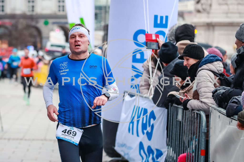 SILVESTERLAUF LINZ 25 | Linz, AUSTRIA, 31. Dezember 25, TRIRUN SILVESTERLAUF LINZ 25 , Image shows: 
Photo: WAPICS / BINDER Manuel