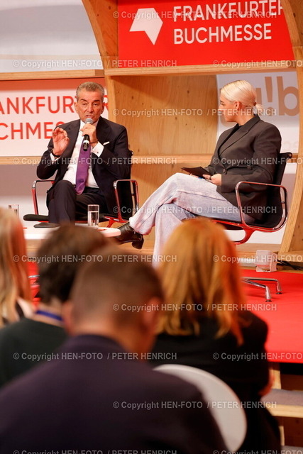 76. Frankfurter Buchmesse Impressionen | 18.10.2024 Heute ab 14 Uhr für alle geöffnet 76. Buchmesse Frankfurt Agora Frankfurter Pavilion mit Bundesinnenministerin Nancy FAESER (FDP) und Philosoph und Jurist Michel FRIEDMAN und Moderatorin Julia Reichelt diskutieren zum Thema Geht im Spannungsfeld von Freiheit und Sicherheit die Demokratie zugrunde ? (Foto: Peter Henrich) - Realisiert mit Pictrs.com