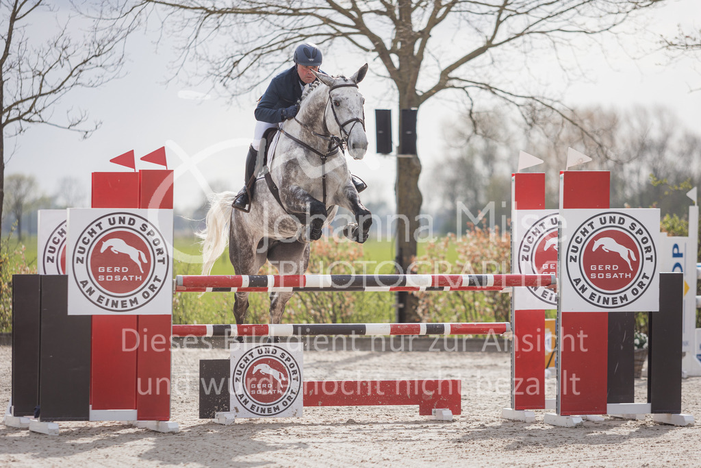 230425_HofSosath_SprPf-M-507 | Deine schönsten Turniermomente als professionelle Fotos! Entdecke hochwertige Pferdesport-Fotografie im Online-Shop. Jetzt Fotos finden & bestellen!